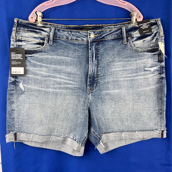 •NWT🤩|•SILVER JEANS•| Sure Thing Long Short Universal Fit High Rise Waist Short - Picture 1 of 12